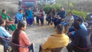 बाल विवाह न्यूनिकरणको लागि छलफल गर्दै जिल्ला समन्वय समिति मकवानपुर उपप्रमुख भगवति पुडासैनी,मनहरी गाउँपालिका मनिला विष्टलगायत स्थानीय सरोकारवालाहरु
