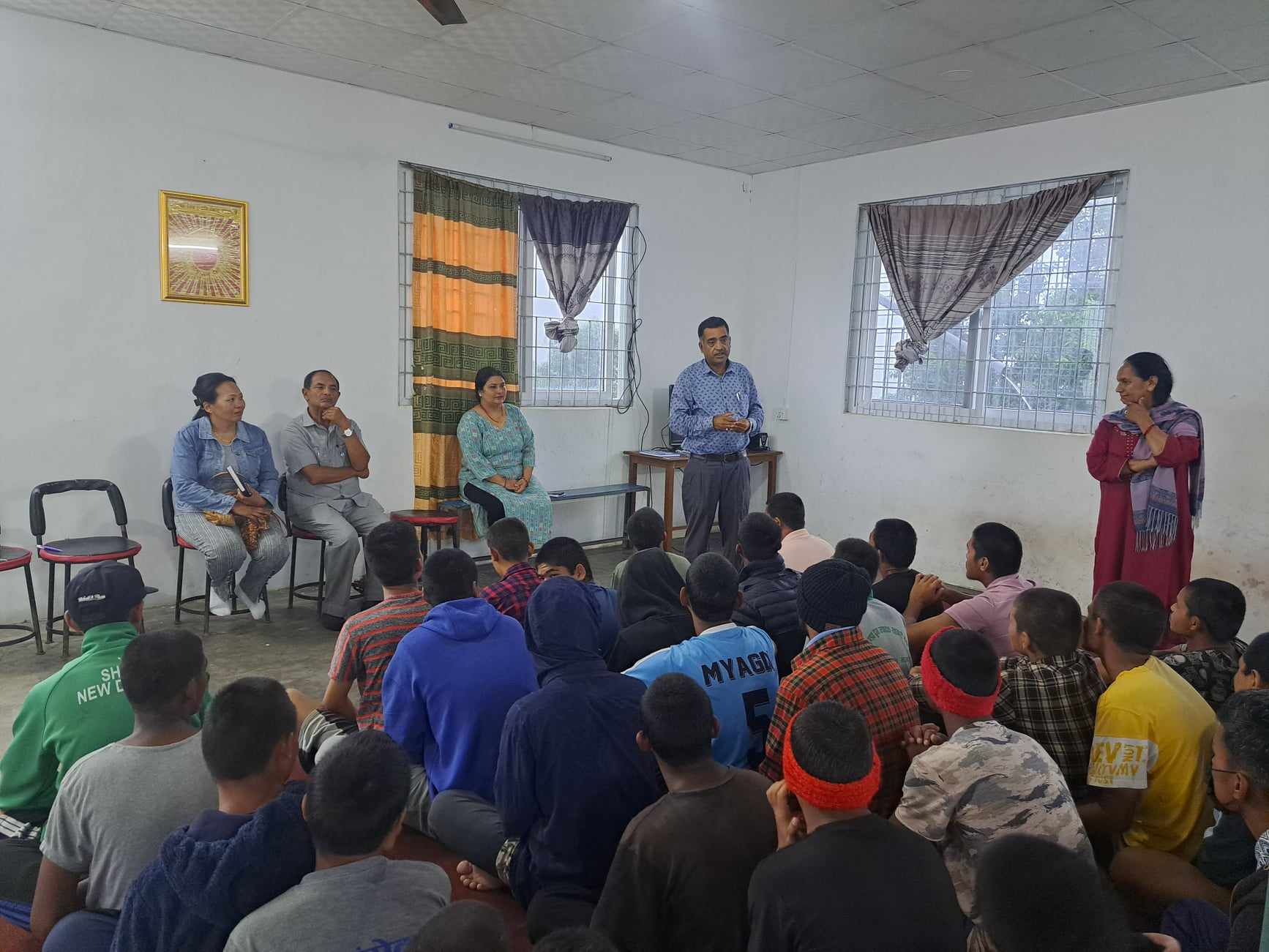 अनुगमन टाेलीद्धारा अनाैपचारिक अन्तक्रिया