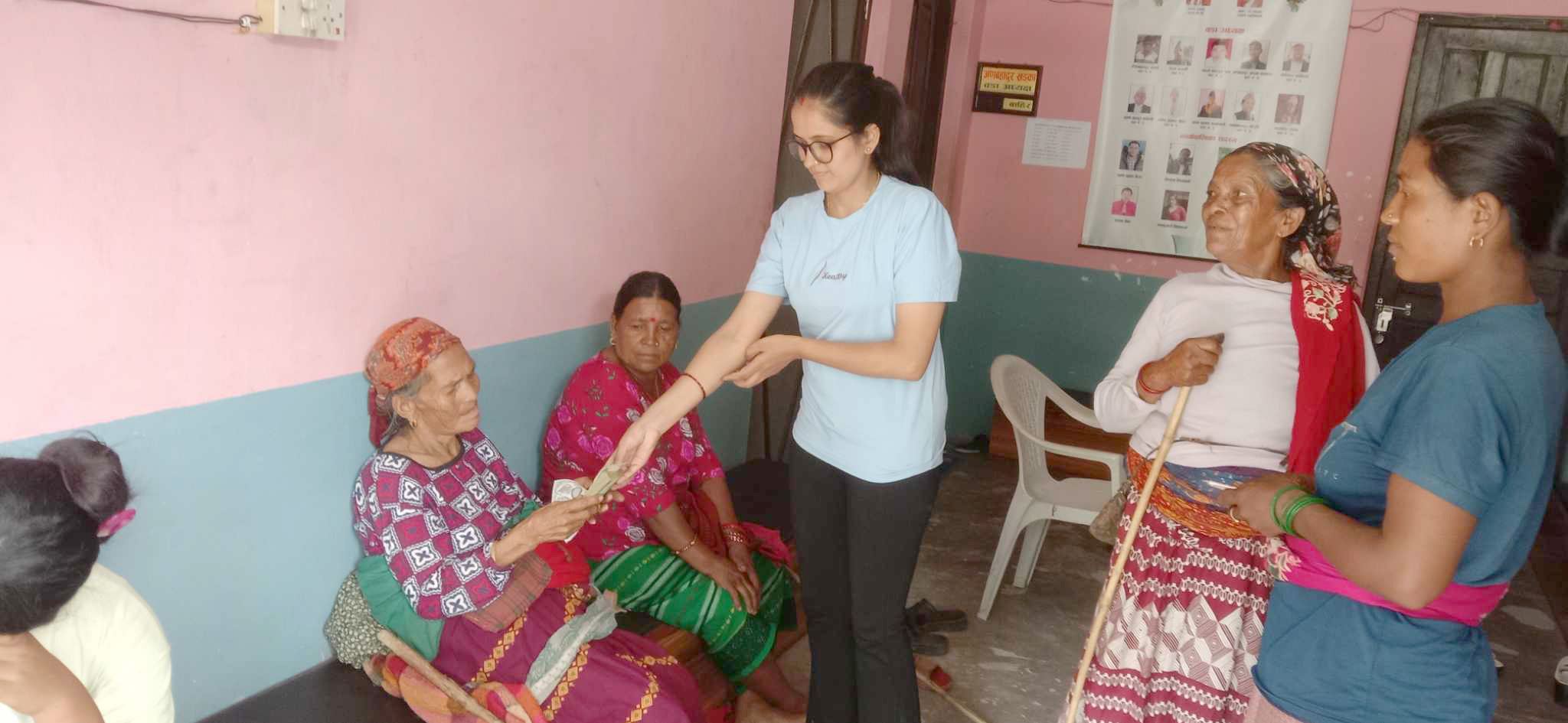 सामाजिक सुरक्षा भत्ता गाउँमै पाउँदा फुरुङ्ग जेष्ठनागरिक (4)
