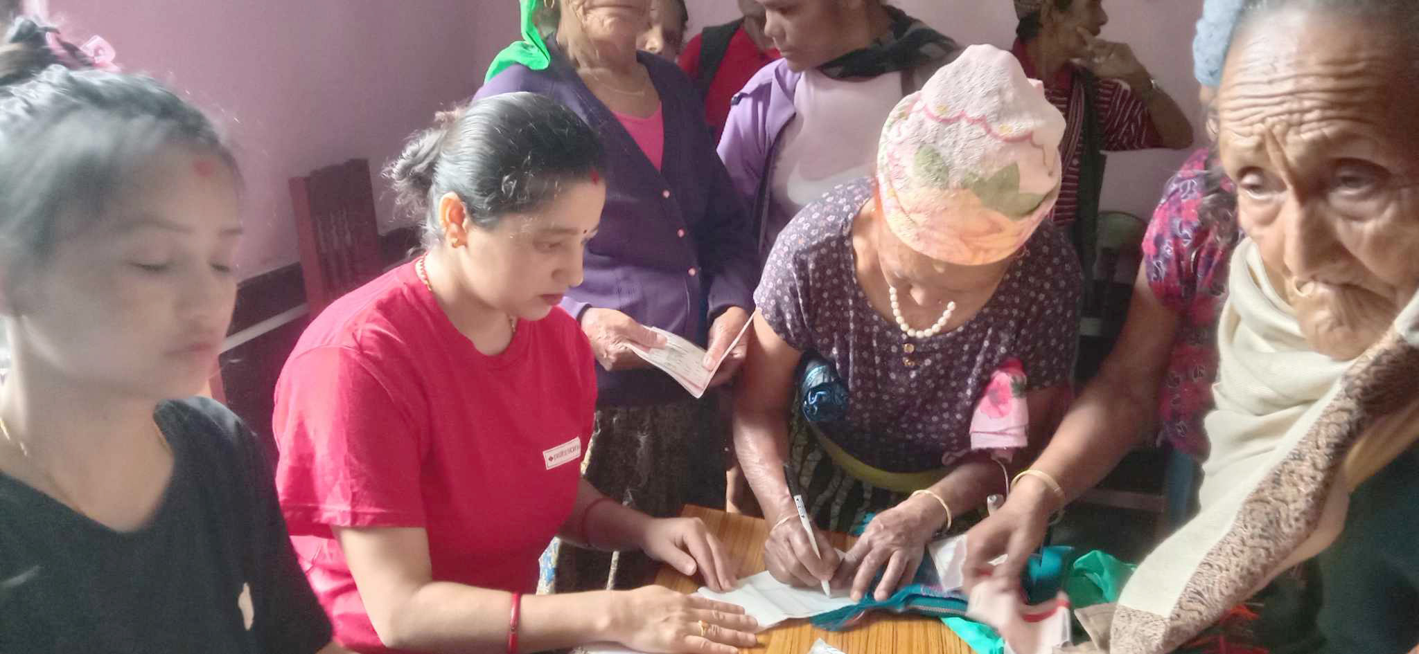 सामाजिक सुरक्षा भत्ता गाउँमै पाउँदा फुरुङ्ग जेष्ठनागरिक (6)