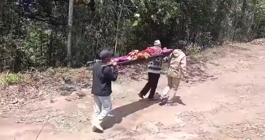 बायोमेट्रिकका लागि खरीमायालाई वडा कार्यालय लगिदैँ ।